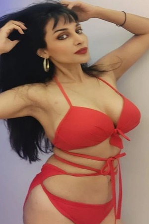 Flora Saini Live